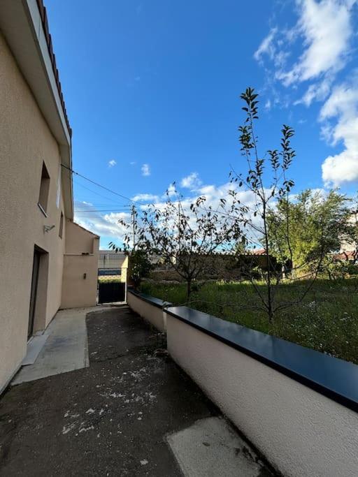 Balbigny Charmante Maison Renovee Centre-Ville מראה חיצוני תמונה